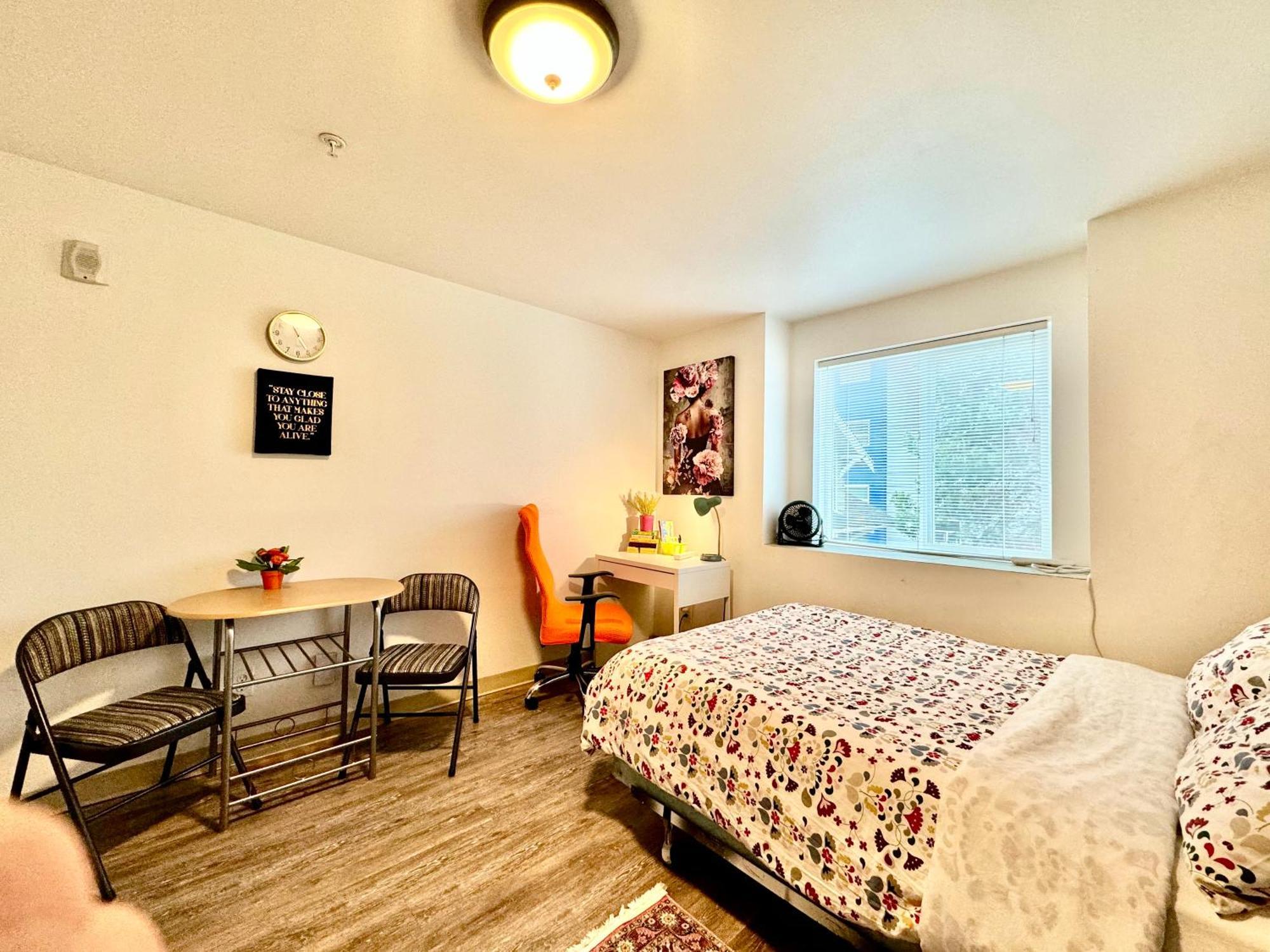 Micro Studio Apartment In University District- 10 Mins Walk To University Of Wa Сіетл Екстер'єр фото